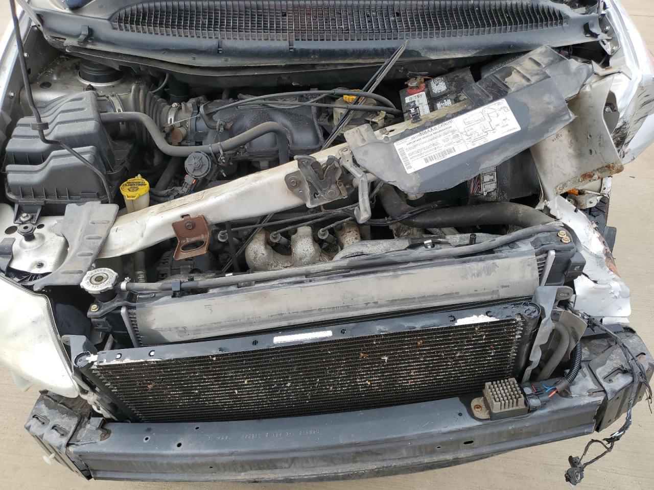 2002 Chrysler Voyager Lx VIN: 1C4GJ45372B731134 Lot: 82701695