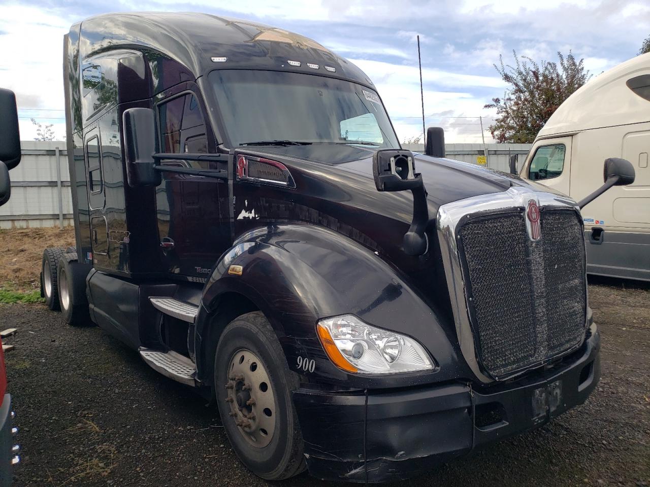 2016 Kenworth T680 Semi Truck for Sale in Woodburn, OR - Minor Dent/Scratches
