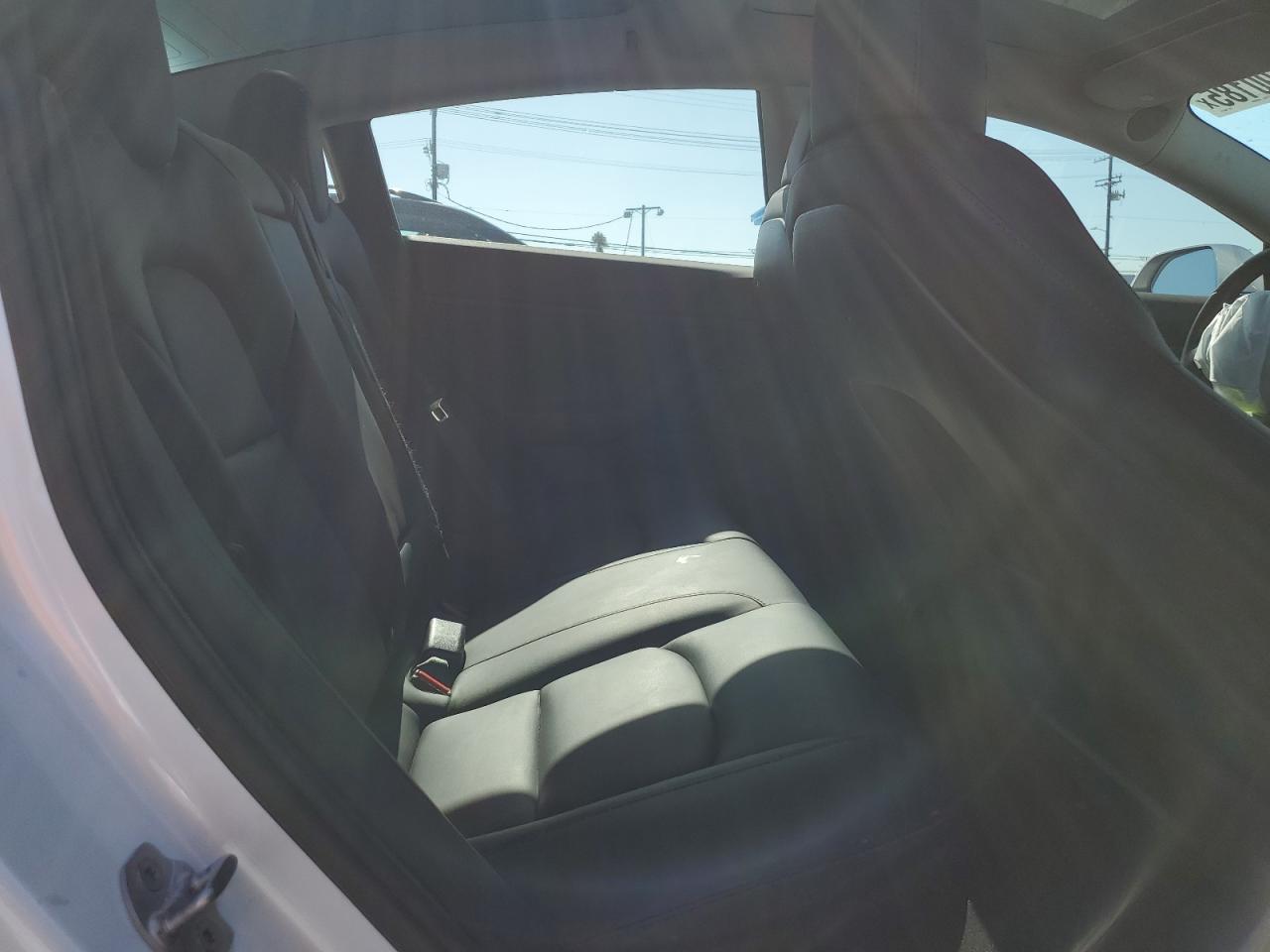 2018 Tesla Model 3 VIN: 5YJ3E1EB7JF084271 Lot: 85590185