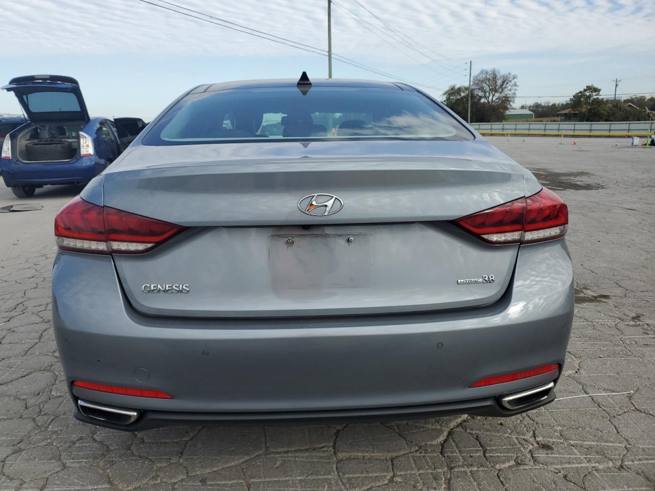 2015 Hyundai Genesis 3.8L VIN: KMHGN4JE3FU073622 Lot: 87392365