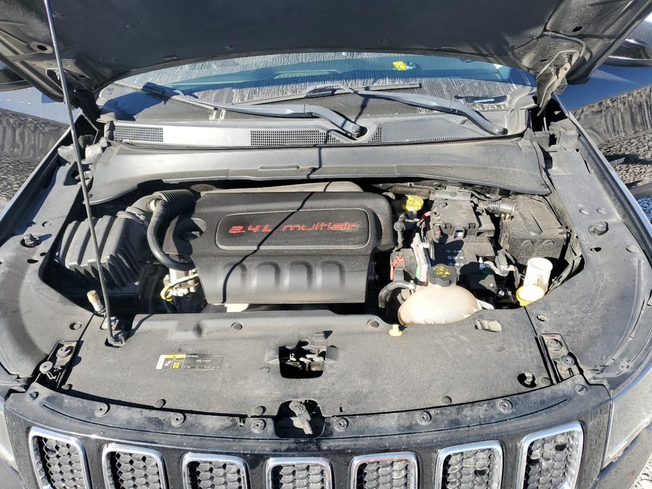 2018 Jeep Compass Latitude VIN: 3C4NJDBB5JT100463 Lot: 82387155