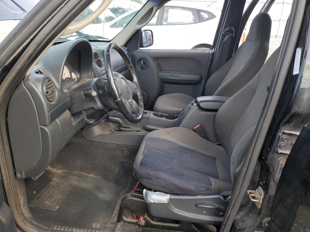 2002 Jeep Liberty Sport VIN: 1J4GL48K12W200043 Lot: 82410785