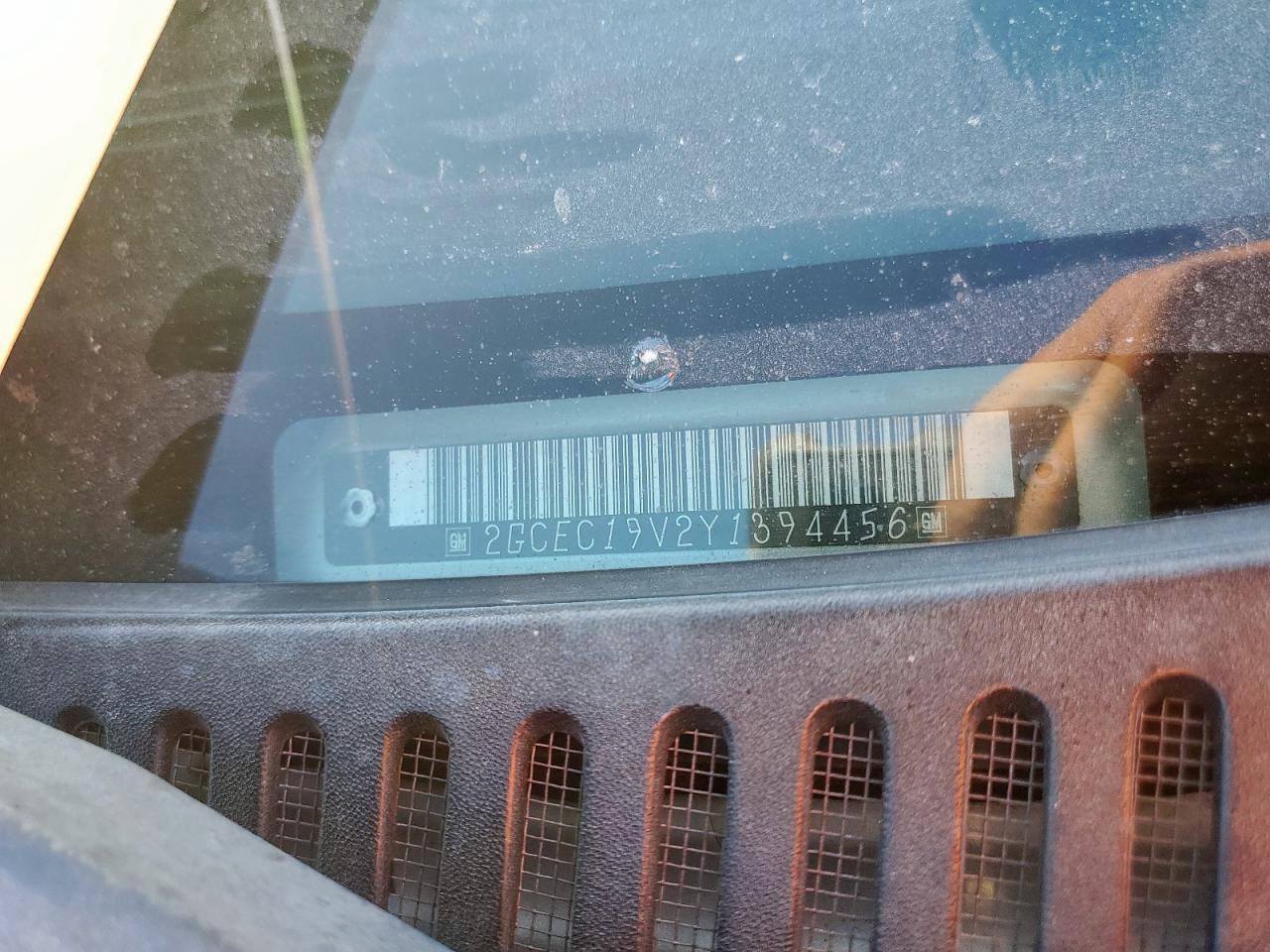 2000 Chevrolet Silverado C1500 VIN: 2GCEC19V2Y1394456 Lot: 86171675