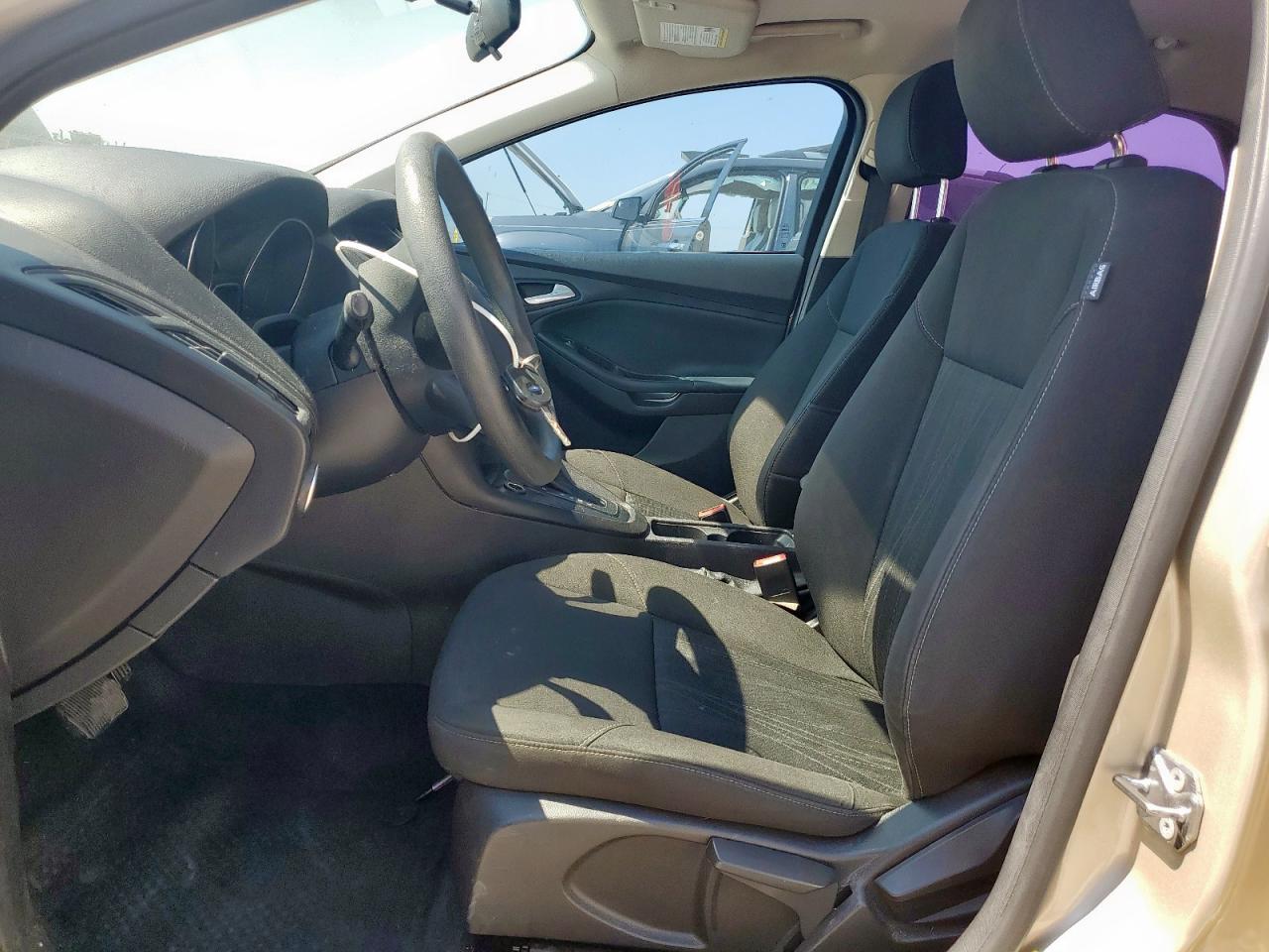 2017 Ford Focus Se VIN: 1FADP3F28HL318892 Lot: 81950525