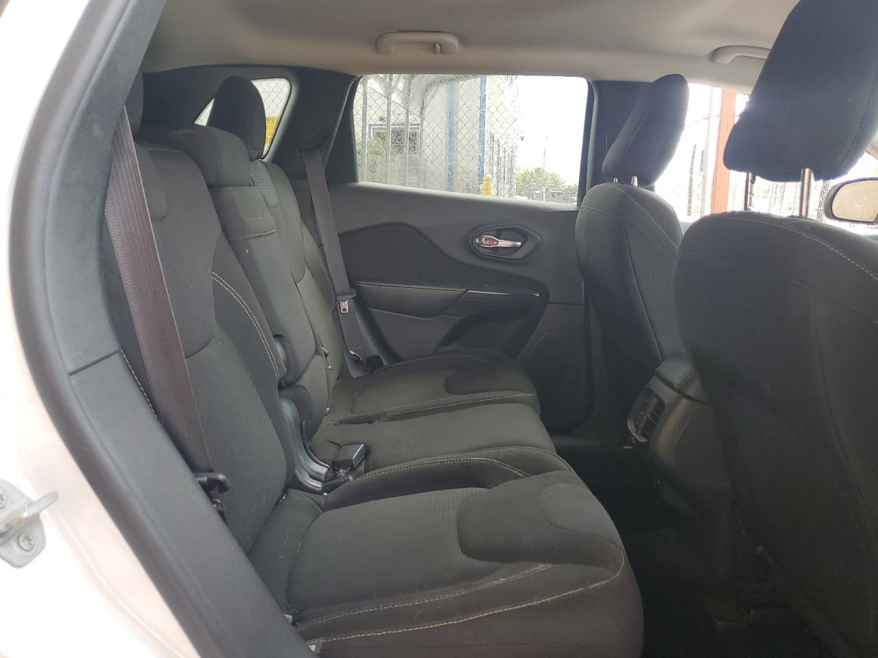 2016 Jeep Cherokee Latitude VIN: 1C4PJMCB8GW187043 Lot: 85507725