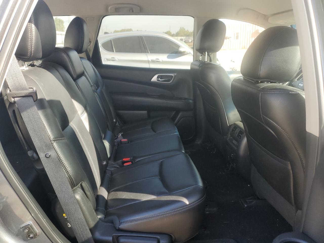 2015 Nissan Pathfinder S VIN: 5N1AR2MM2FC659798 Lot: 81947595