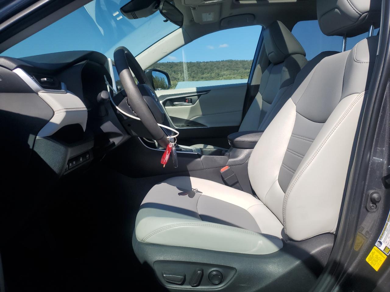 2024 Toyota Rav4 Xle Premium VIN: 2T3B6RFV9RW052086 Lot: 85510095