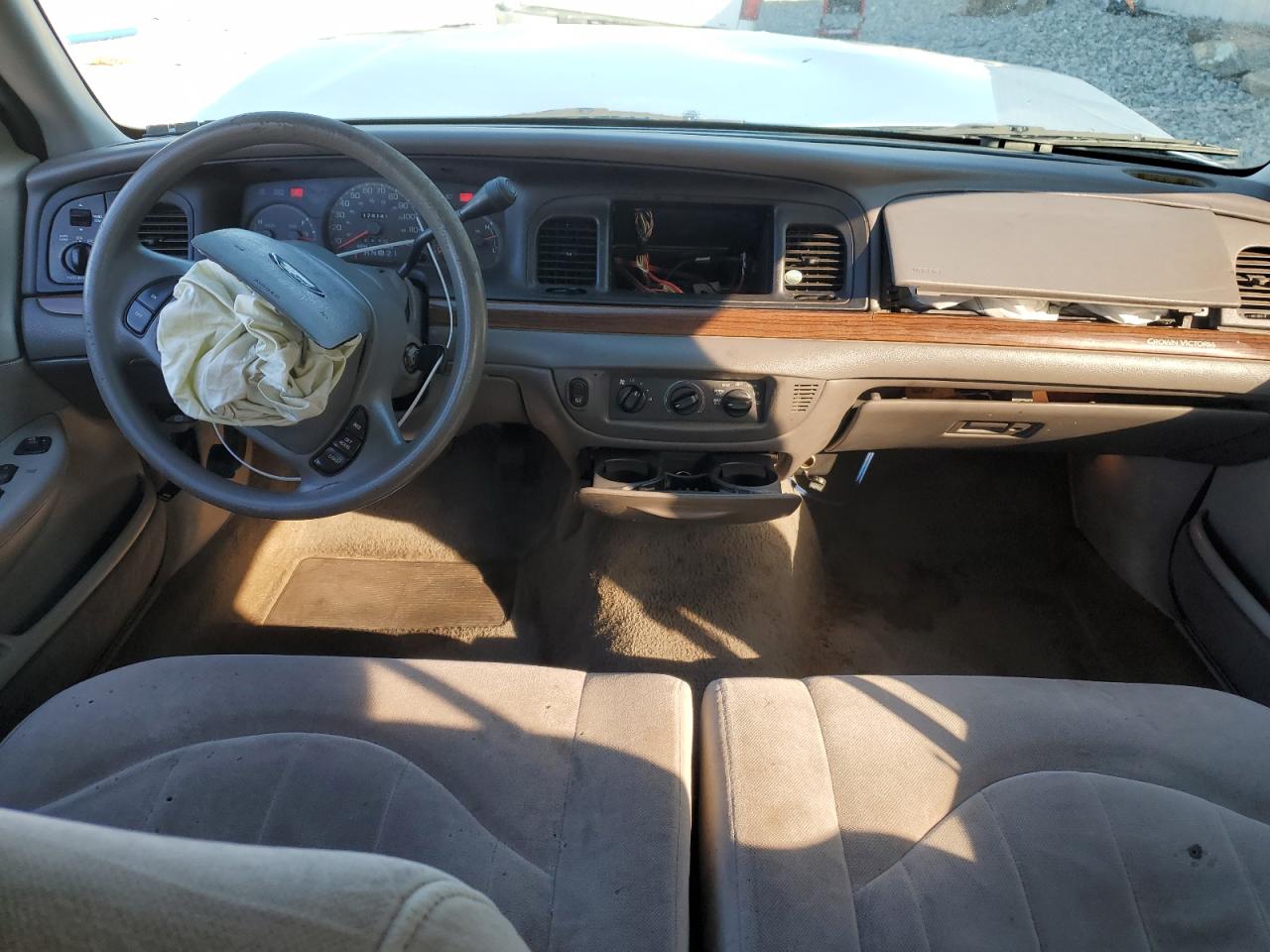 2001 Ford Crown Victoria VIN: 2FAFP73W01X201064 Lot: 87229035