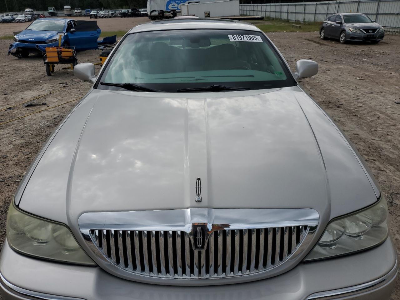 2006 Lincoln Town Car Signature Limited VIN: 1LNHM82W86Y646139 Lot: 81971905