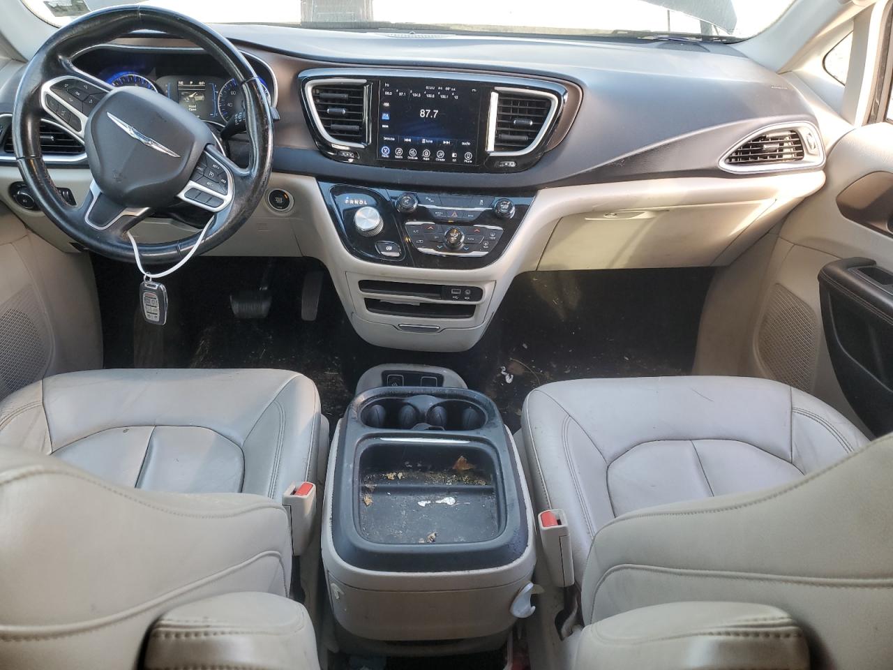 2017 Chrysler Pacifica Touring L VIN: 2C4RC1BG5HR565392 Lot: 82311305