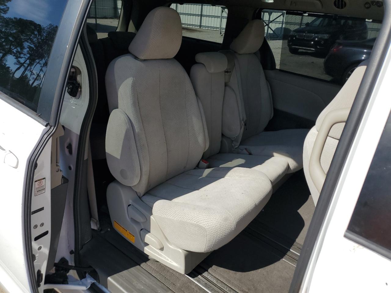 2012 Toyota Sienna Le VIN: 5TDKK3DC9CS227049 Lot: 84749025