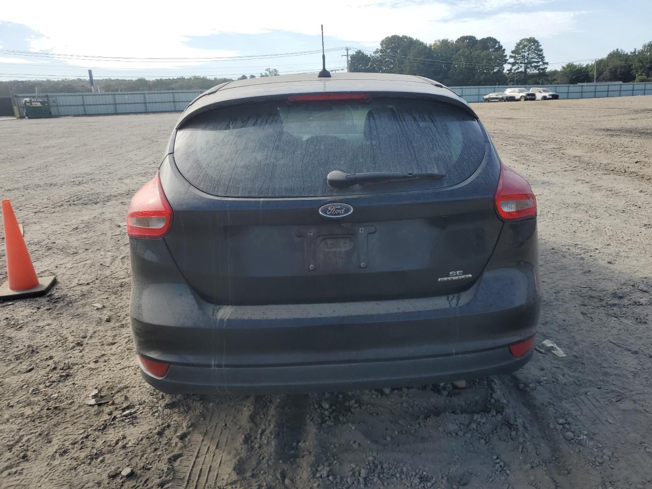 2015 Ford Focus Se VIN: 1FADP3K22FL252729 Lot: 85734185