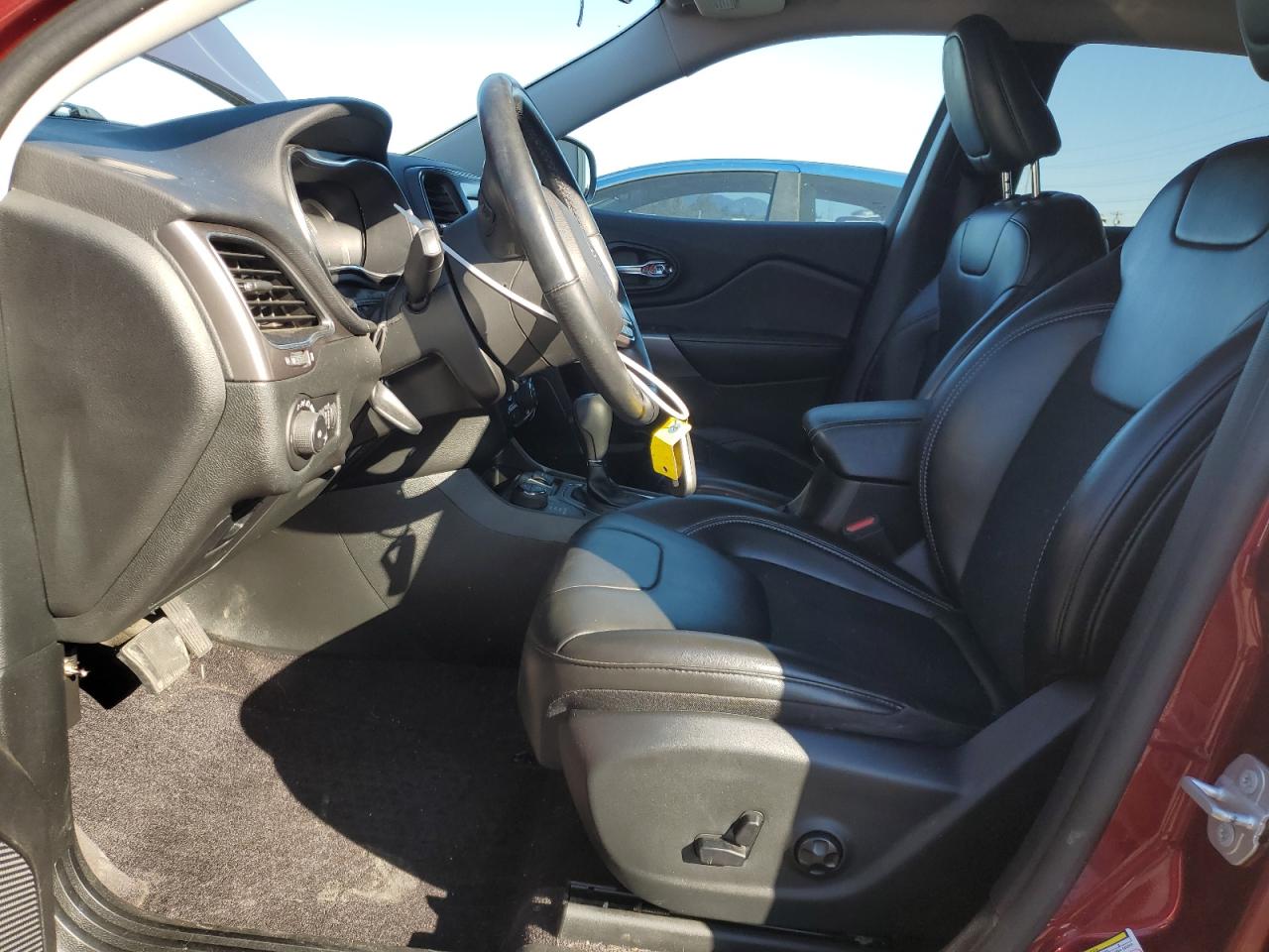 2019 Jeep Cherokee Latitude Plus VIN: 1C4PJMLX8KD105117 Lot: 85863375