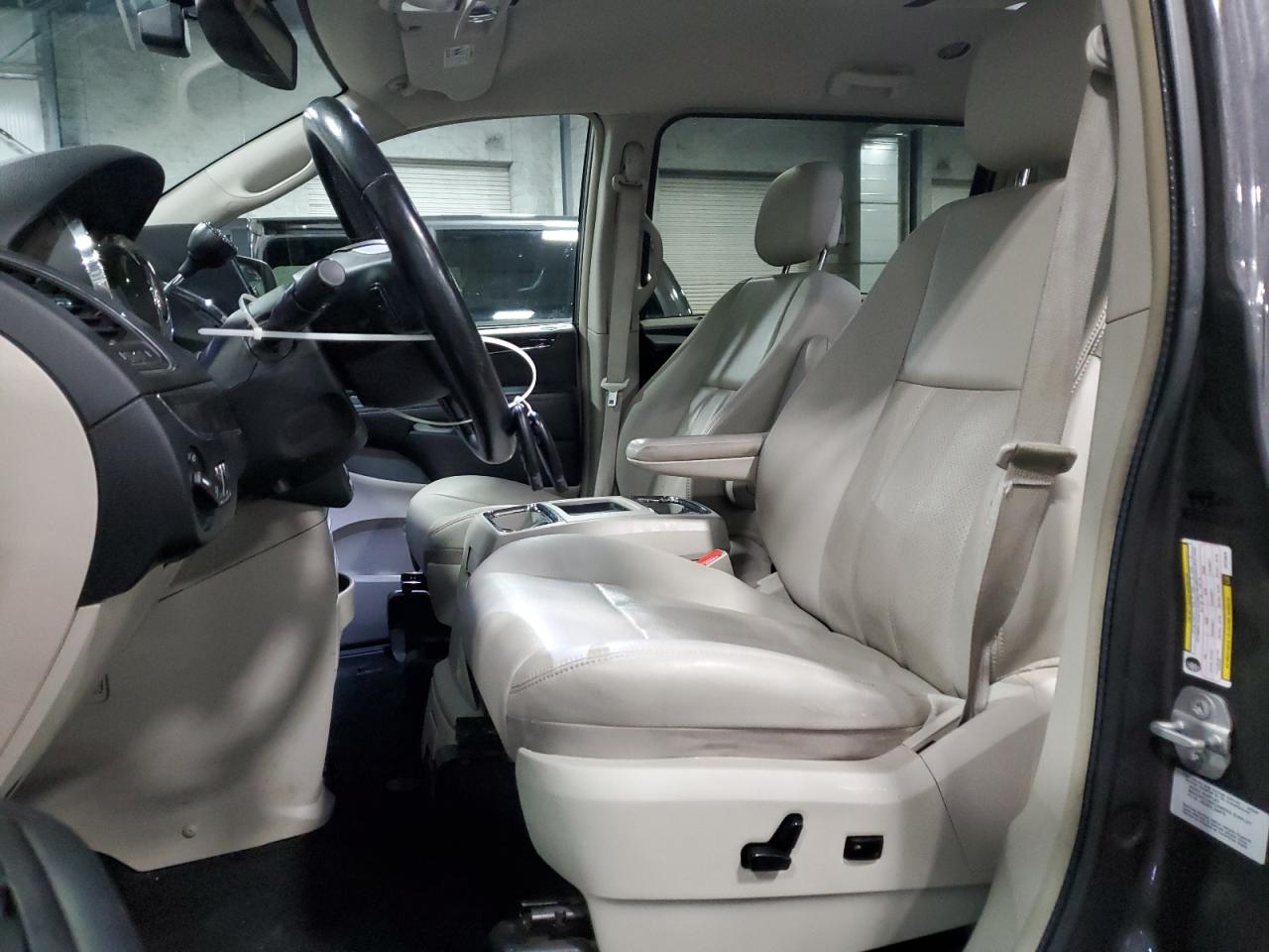 2015 Chrysler Town & Country Touring L VIN: 2C4RC1CG1FR728826 Lot: 89468995