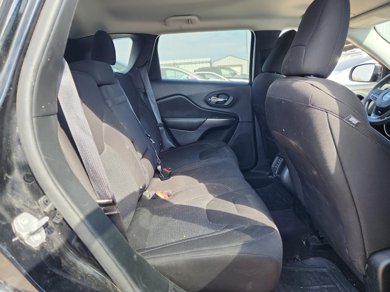 2019 Jeep Cherokee Latitude VIN: 1C4PJLCX8KD144395 Lot: 81972255