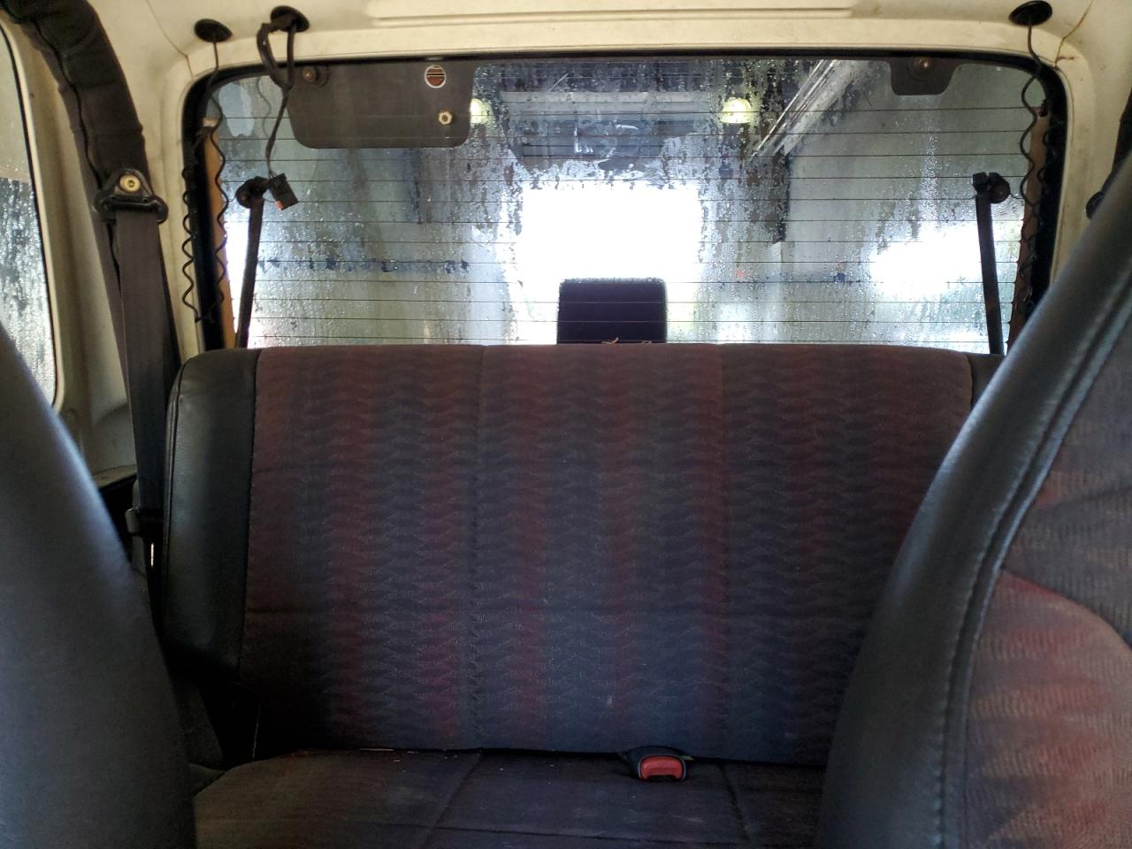 2000 Jeep Wrangler / Tj Sport VIN: 1J4FA49S2YP710100 Lot: 85668155