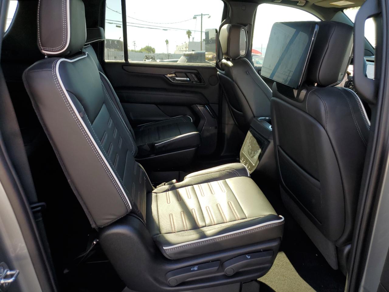 2025 GMC Yukon Xl At4 Ultimate VIN: 1GKS2WR8XSR339544 Lot: 90652345