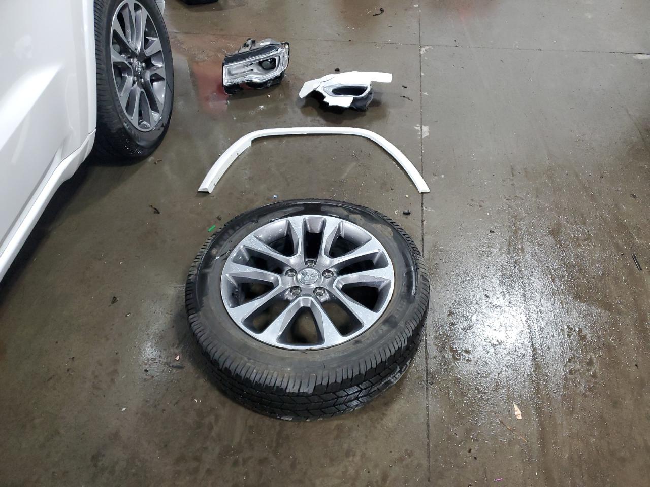 2018 Jeep Grand Cherokee Overland VIN: 1C4RJFCG5JC216281 Lot: 85570555