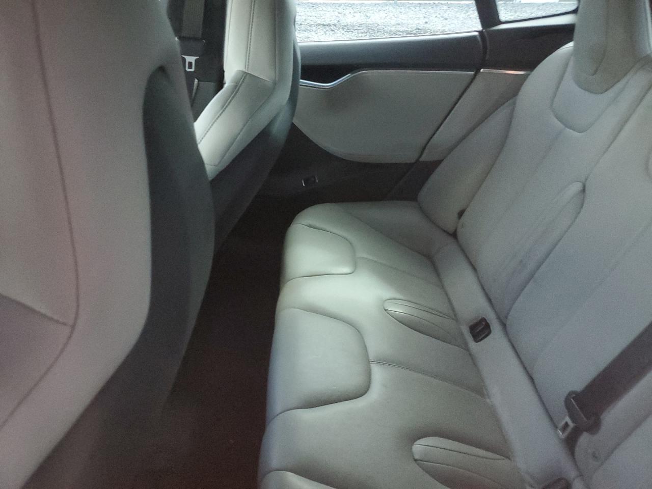 2015 Tesla Model S 70D VIN: 5YJSA1S23FF088773 Lot: 85532315