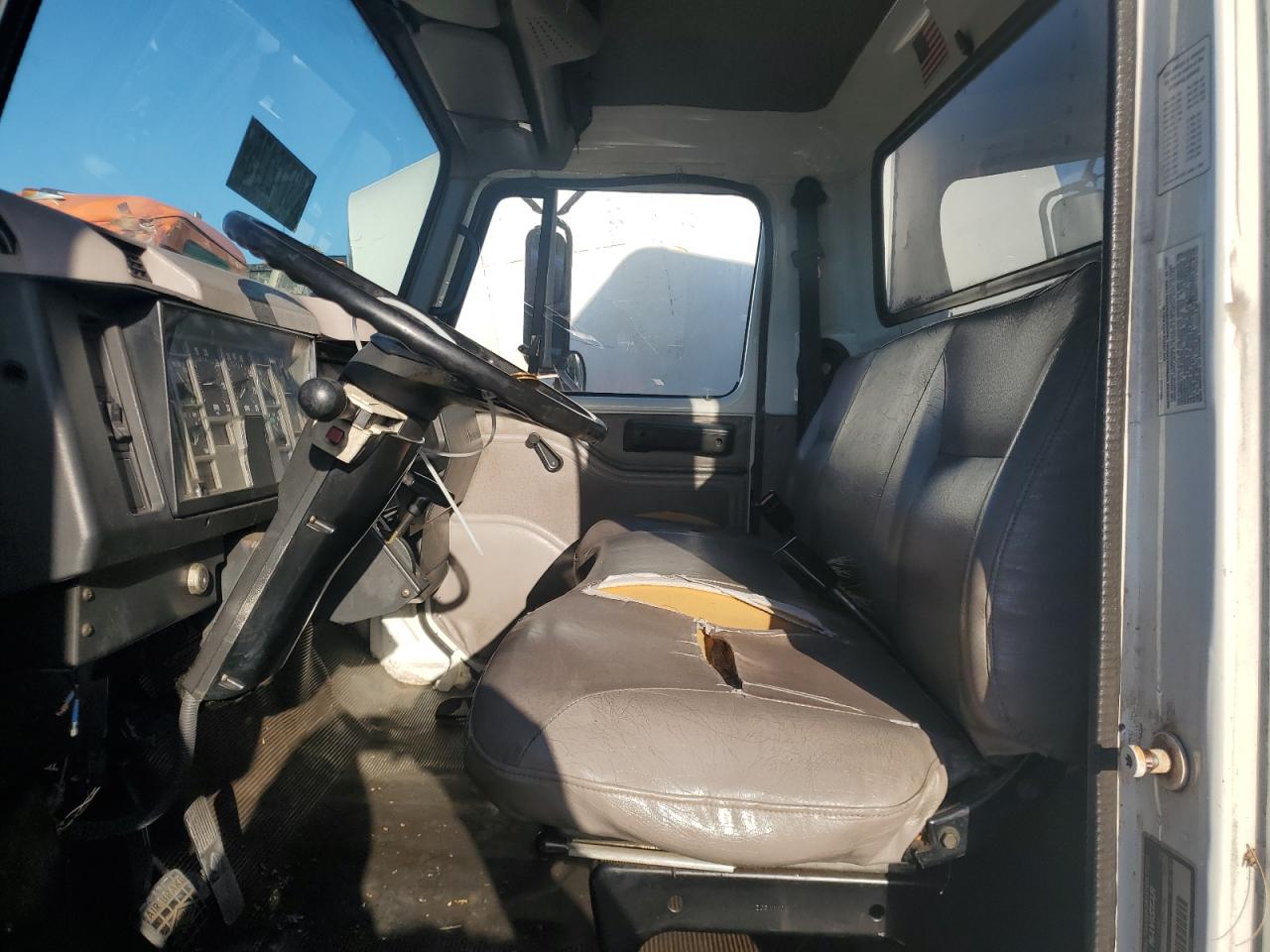 1998 International 4000 4700 VIN: 1HTSCABN2WH511981 Lot: 83772175