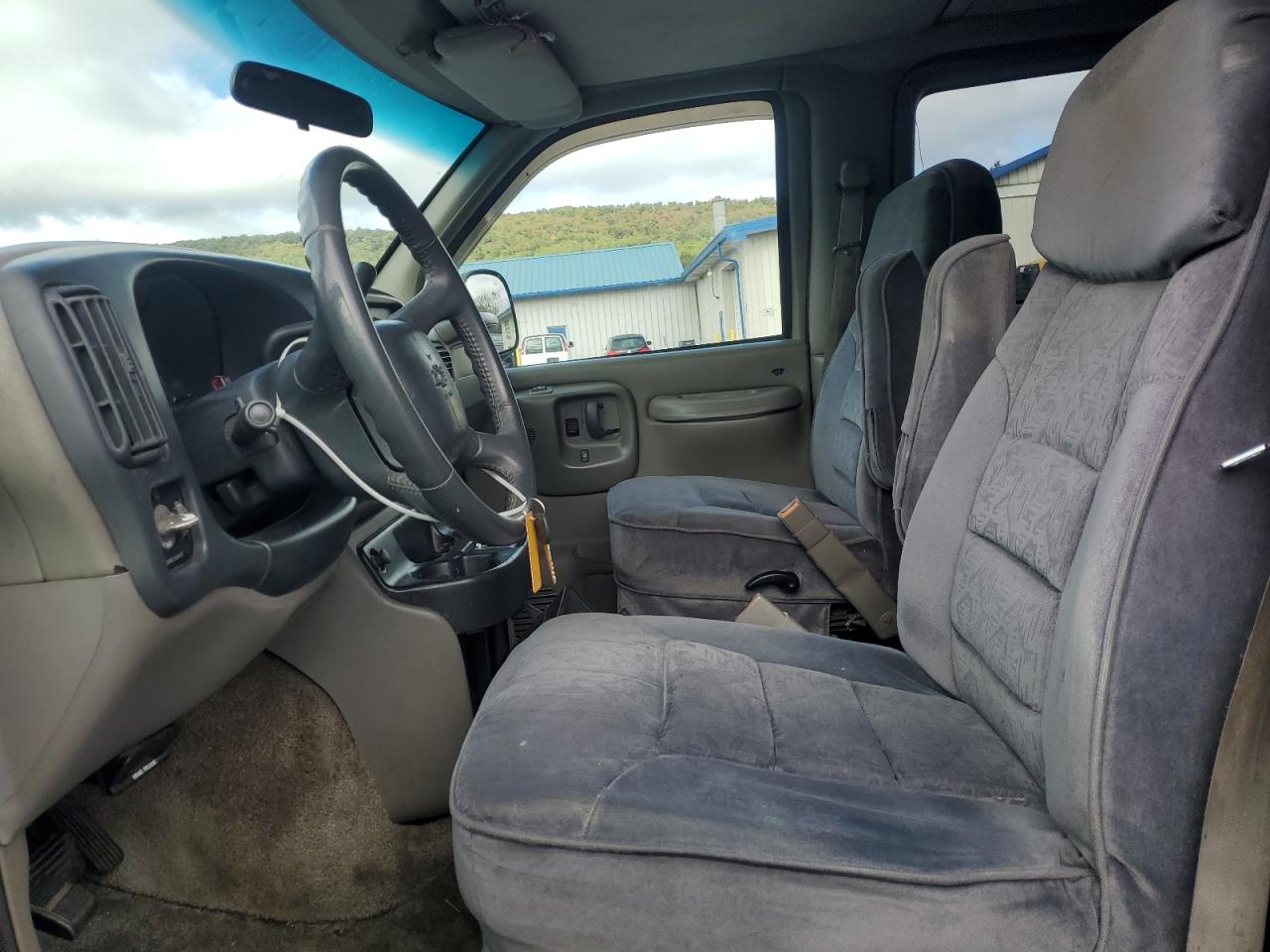 2000 Chevrolet Express G1500 VIN: 1GBFG15R8Y1240748 Lot: 82499705