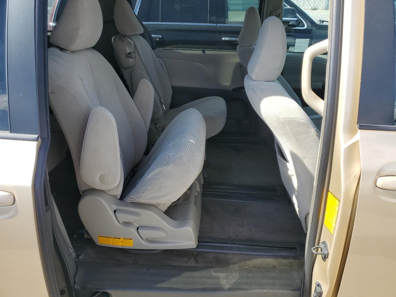 2011 Toyota Sienna Le VIN: 5TDKK3DC0BS130336 Lot: 85000875