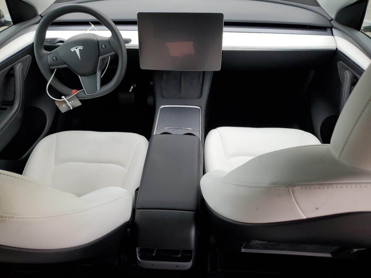 2024 Tesla Model Y VIN: 7SAYGAEE7RF020109 Lot: 84736305