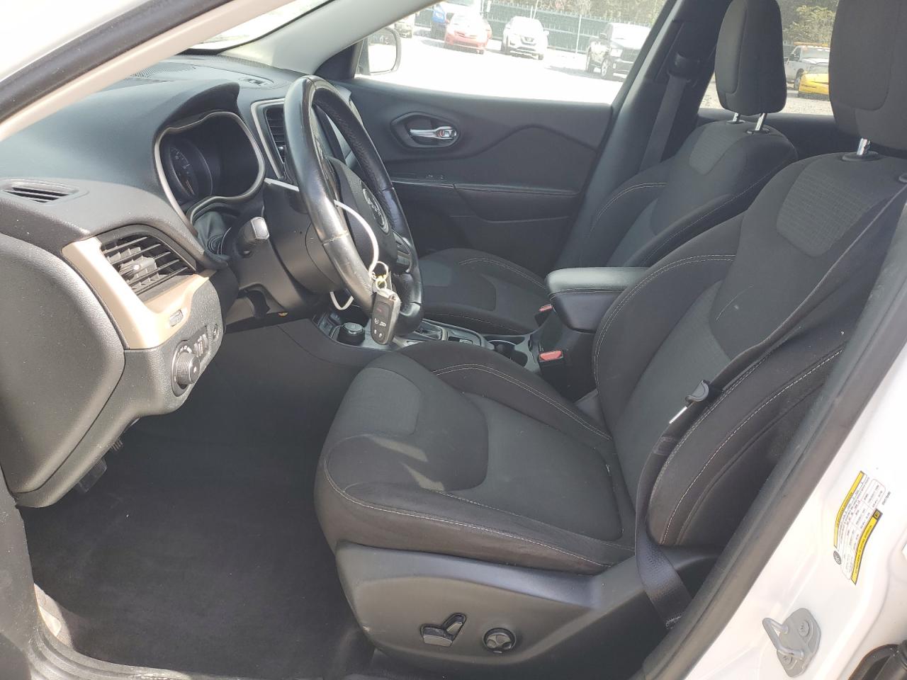 2016 Jeep Cherokee Latitude VIN: 1C4PJMCB1GW270488 Lot: 90032935