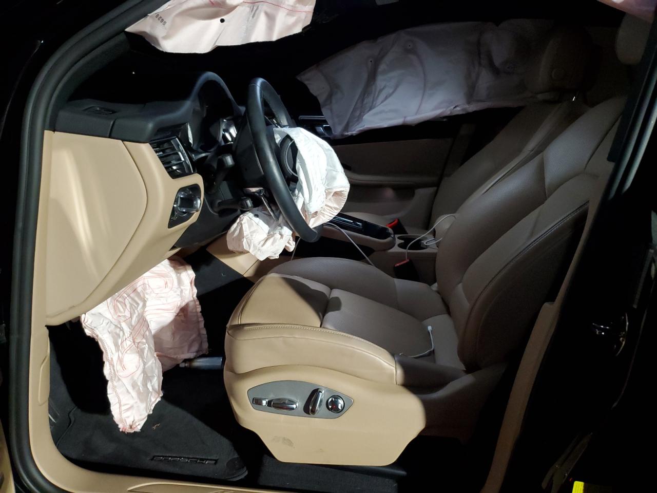 2025 Porsche Macan Base VIN: B00718 Lot: 85382695