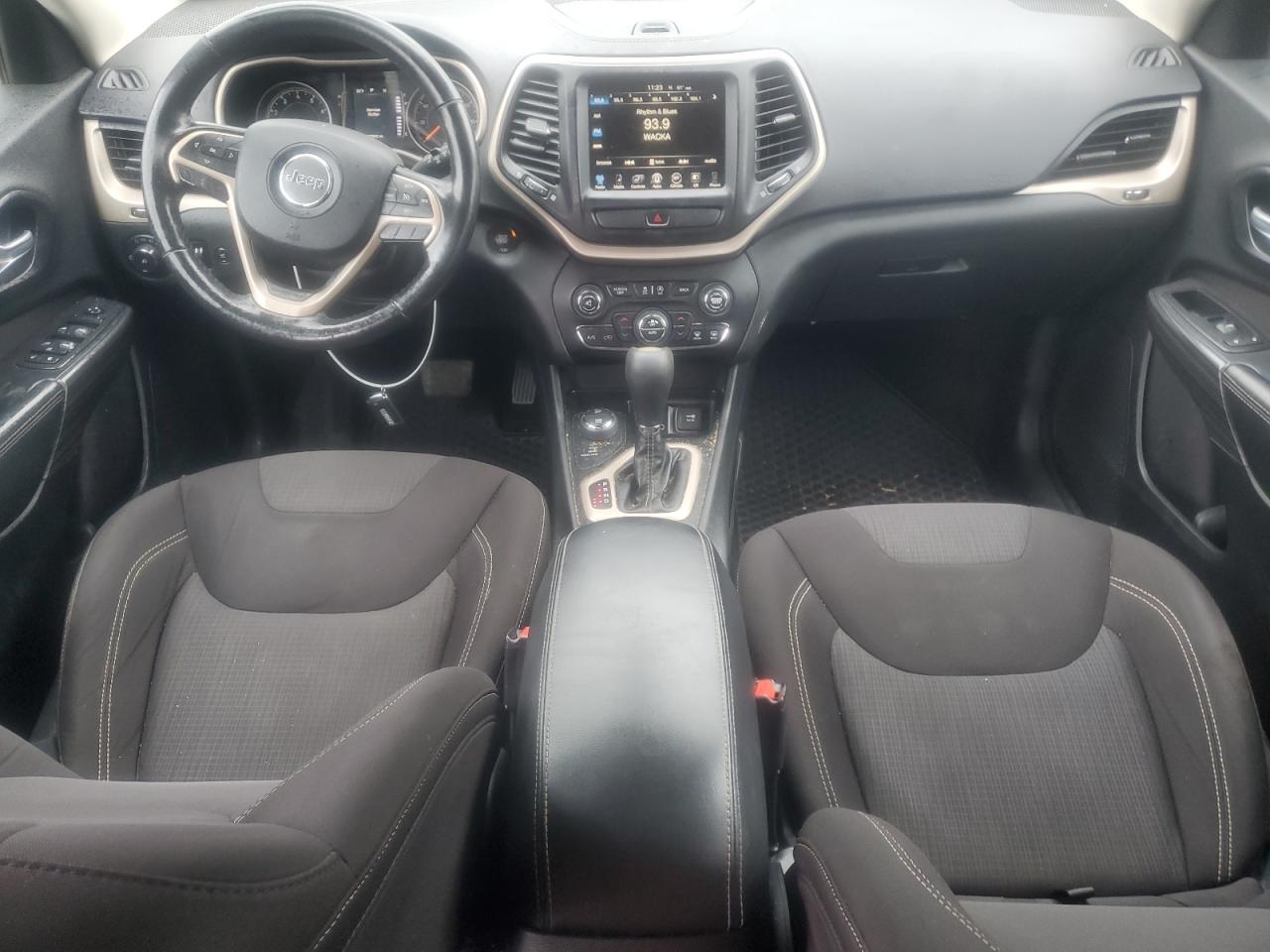 2015 Jeep Cherokee Latitude VIN: 1C4PJMCS0FW668077 Lot: 82475975