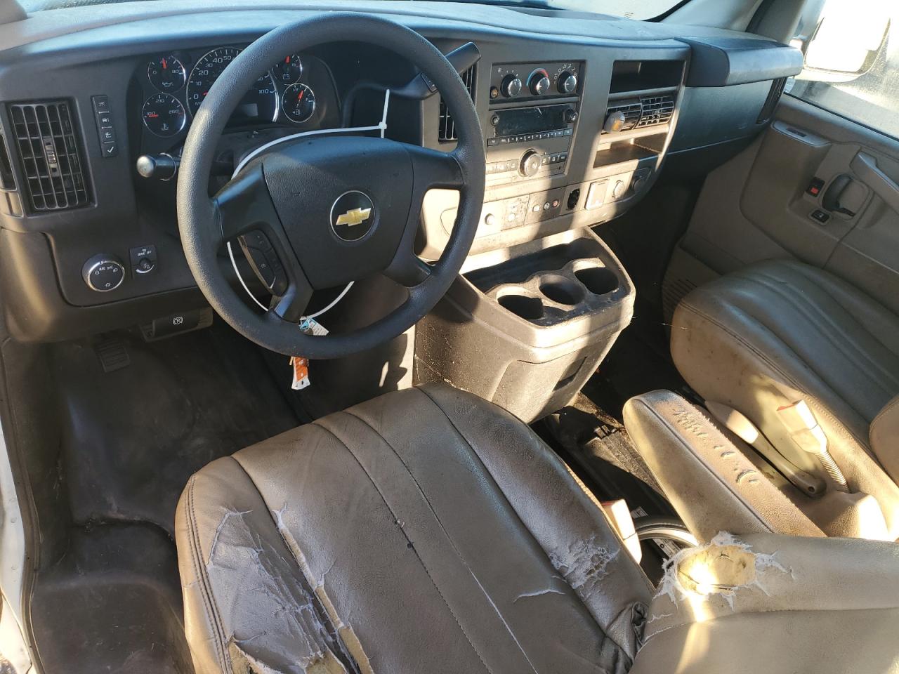 2020 Chevrolet Express G2500 VIN: 1GCWGAFG6L1259302 Lot: 84369485