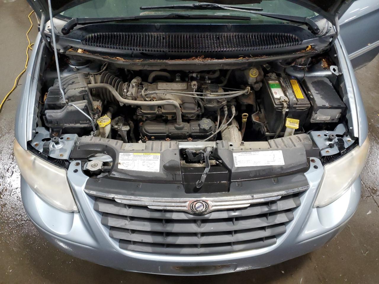 2005 Chrysler Town & Country Touring VIN: 2C4GP54L05R215807 Lot: 84770625