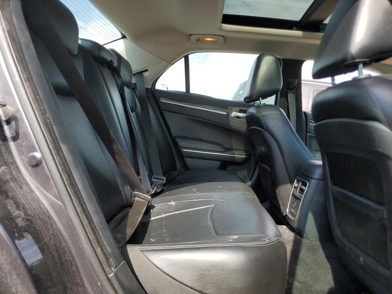 2016 Chrysler 300 Limited VIN: 2C3CCARG7GH261680 Lot: 87264085