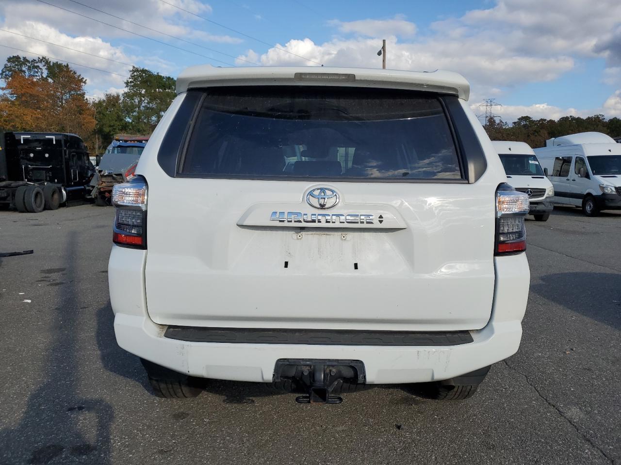 2024 Toyota 4Runner Sr5/Sr5 Premium VIN: JTEMU5JR0R6247590 Lot: 89729425