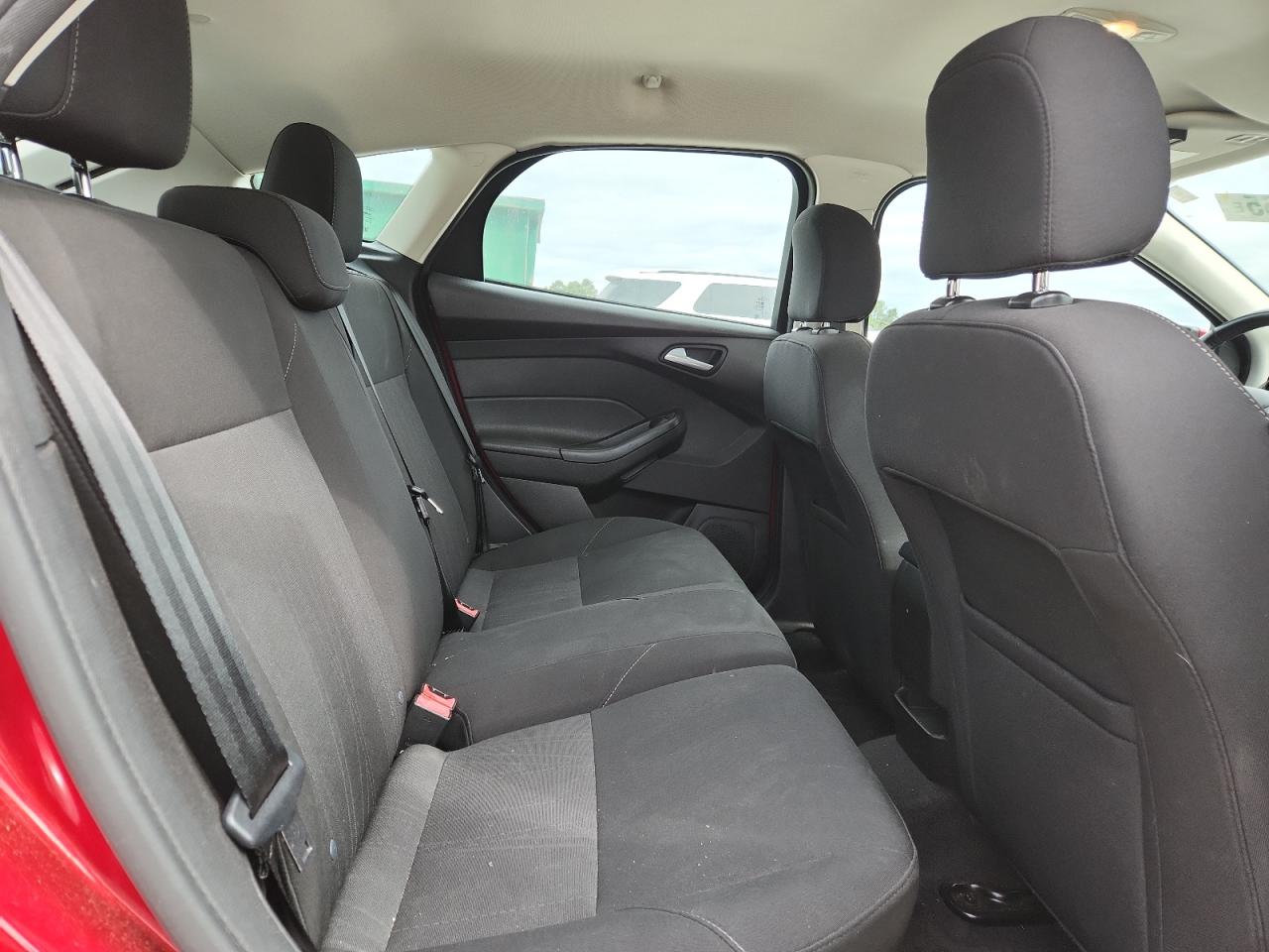 2015 Ford Focus Se VIN: 1FADP3K24FL333215 Lot: 84633365