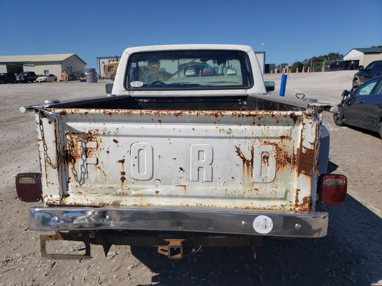 1982 Ford F100 VIN: 1FTCF10E2CNA67672 Lot: 89701185