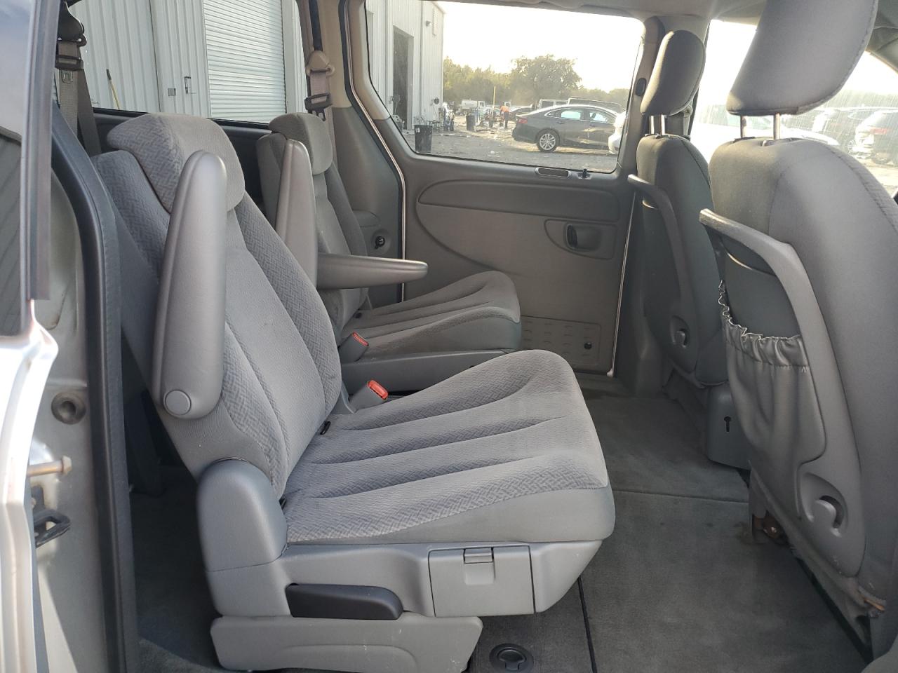 2005 Chrysler Town & Country Lx VIN: 2C4GP44R45R591974 Lot: 82324055