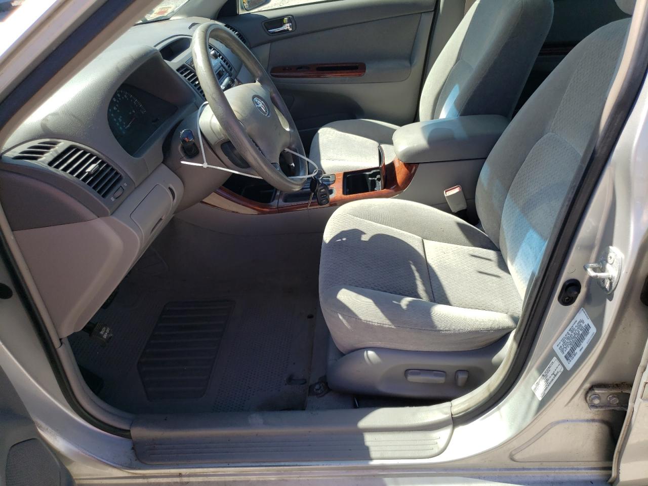 2002 Toyota Camry Le VIN: 4T1BE32K22U636985 Lot: 84587305