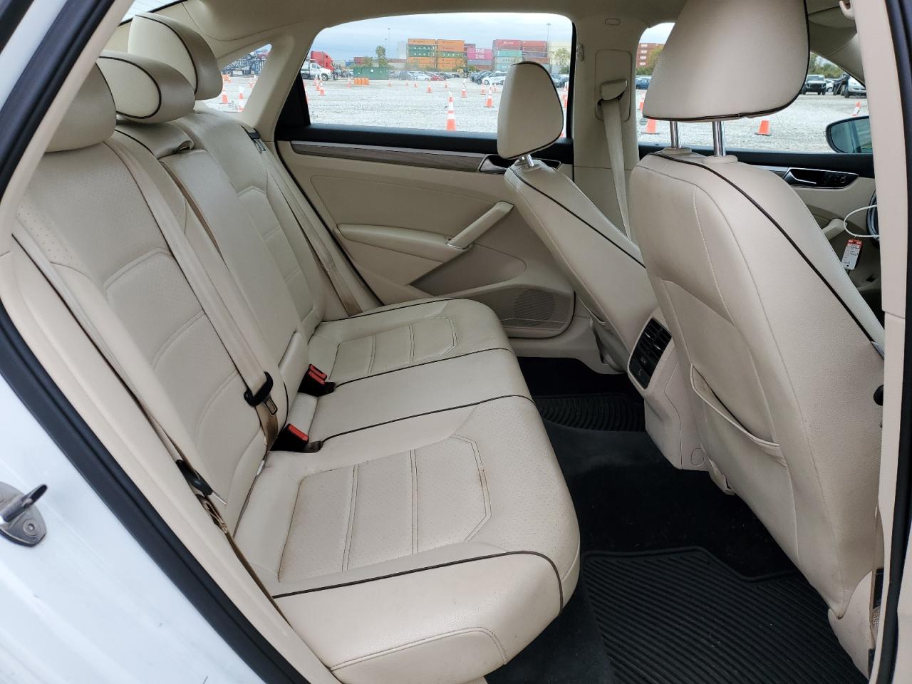 2017 Volkswagen Passat Se VIN: 1VWBT7A35HC045623 Lot: 82691145