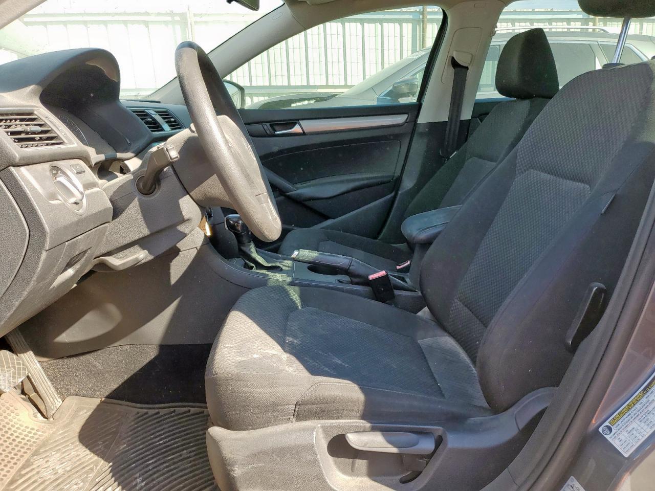 2014 Volkswagen Passat S VIN: 1VWAS7A31EC028215 Lot: 82453985