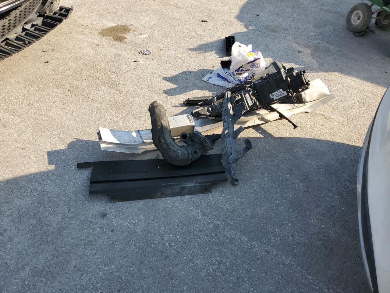 2015 Chrysler 200 Limited VIN: 1C3CCCAB7FN660350 Lot: 87235755