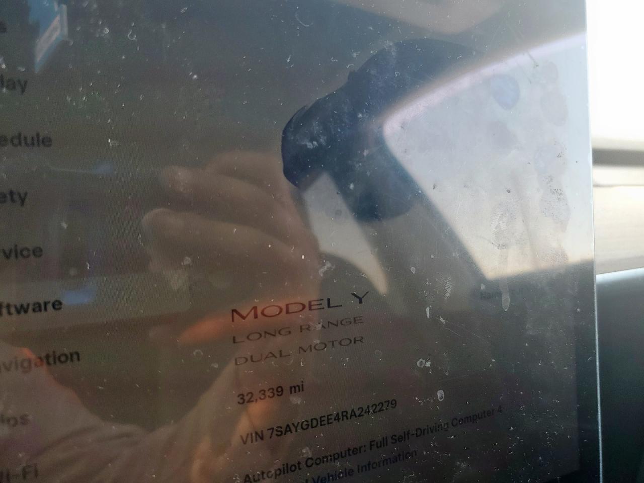 2024 Tesla Model Y VIN: 7SAYGDEE4RA242279 Lot: 84740555