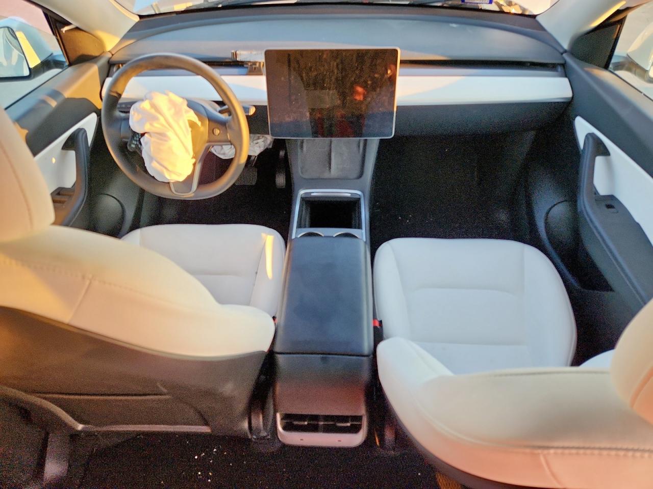 2022 Tesla Model Y VIN: 7SAYGDEE3NF458783 Lot: 81939135