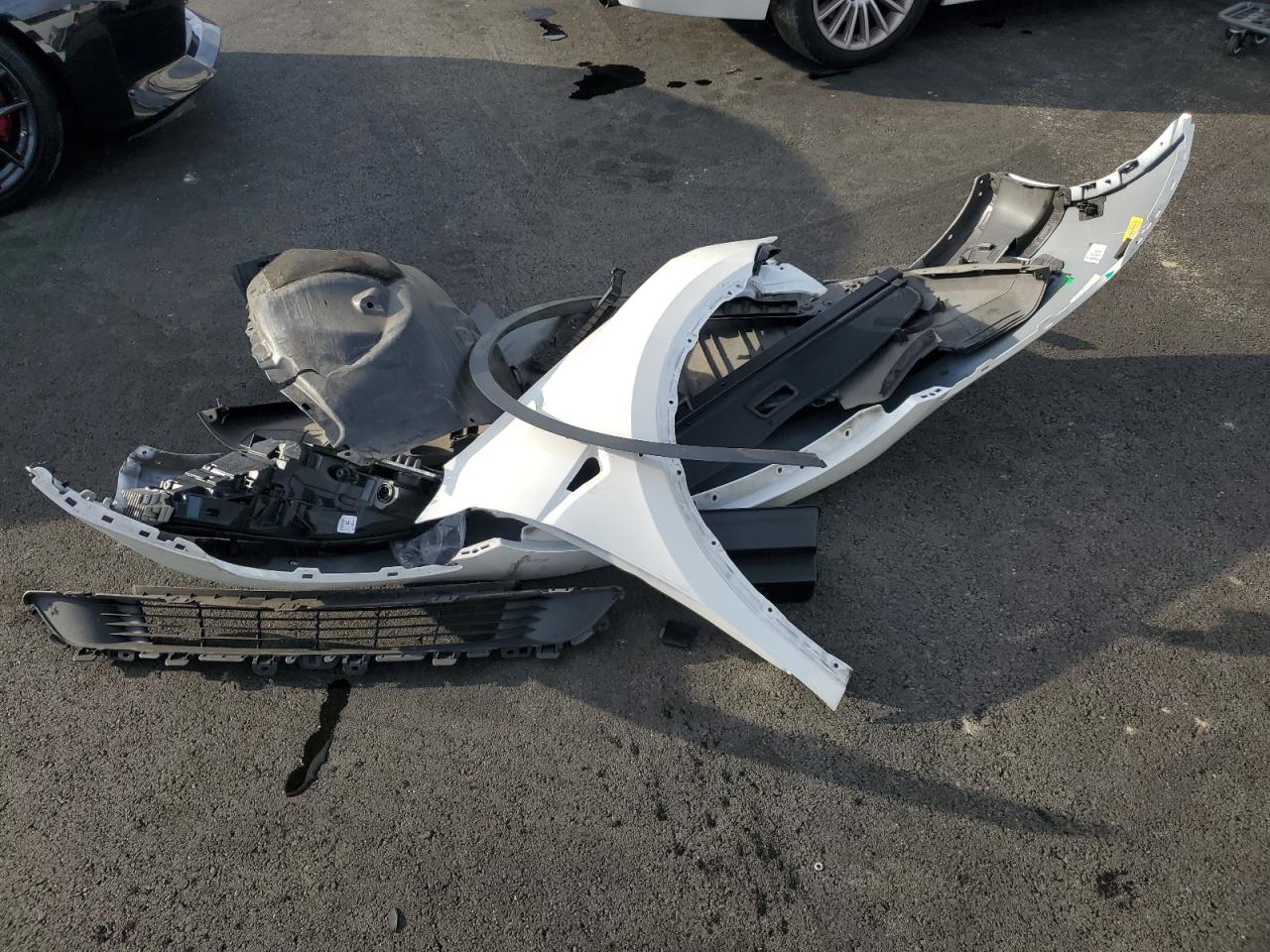 2022 Tesla Model Y VIN: 7SAYGDEE2NF370193 Lot: 89881945