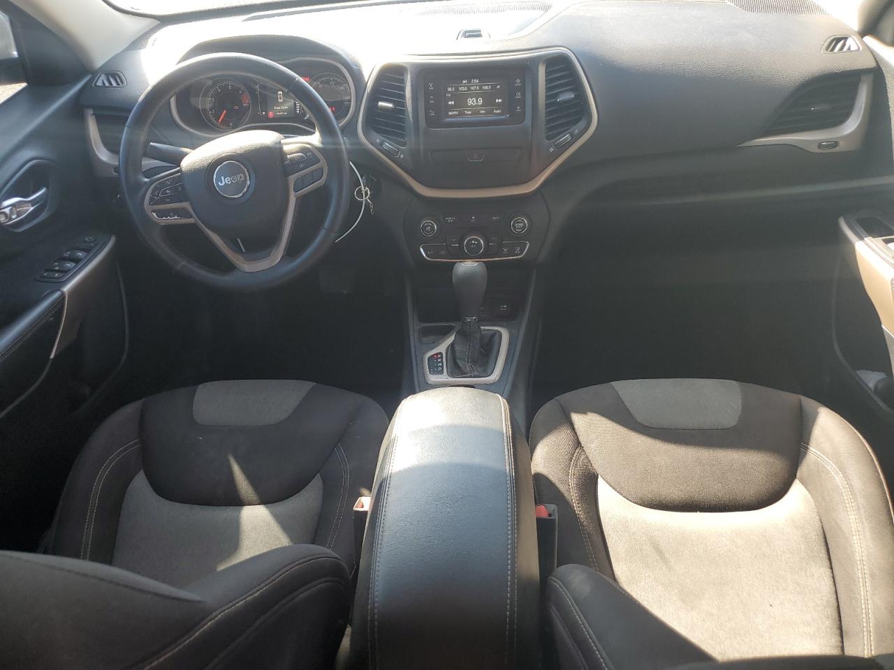 2017 Jeep Cherokee Sport VIN: 1C4PJLABXHW586244 Lot: 85785225