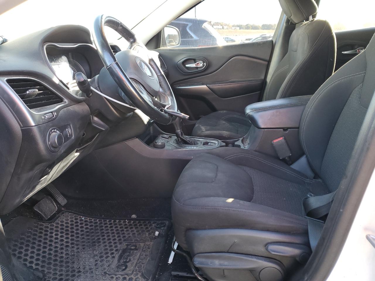 2020 Jeep Cherokee Latitude VIN: 1C4PJMCB2LD550698 Lot: 82774115