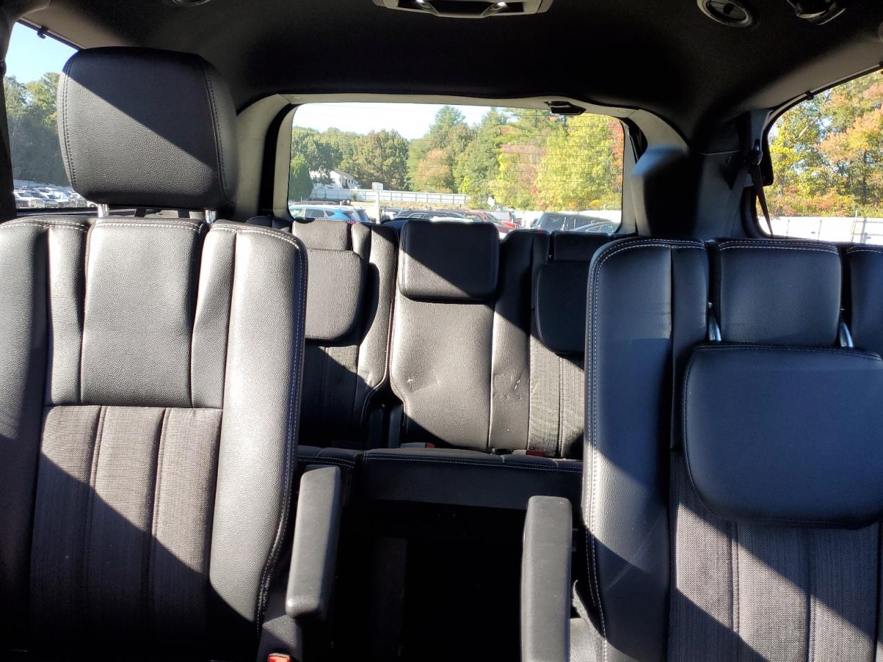 2015 Chrysler Town & Country S VIN: 2C4RC1HG0FR578314 Lot: 83798455