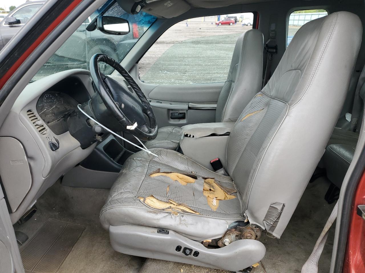 1998 Ford Explorer VIN: 1FMYU24E9WUB90001 Lot: 84812255