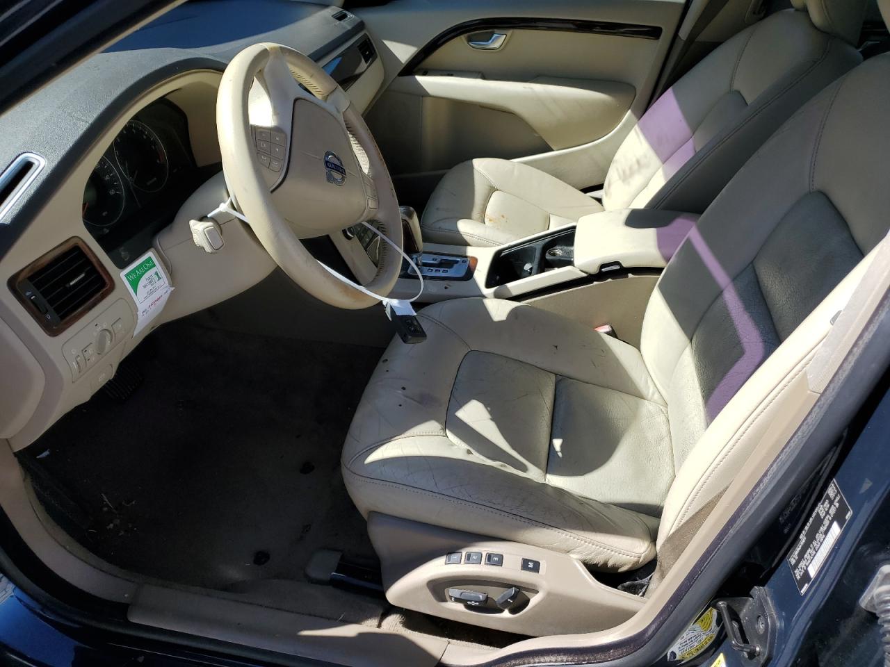 2010 Volvo V70 3.2 VIN: YV1982BW2A1155975 Lot: 89501695