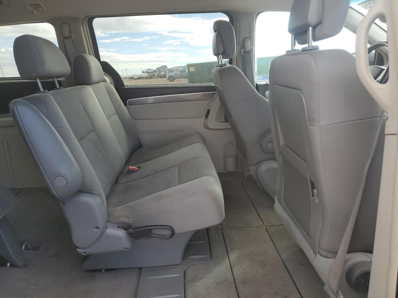 2010 Volkswagen Routan S VIN: 2V4RW4D17AR395260 Lot: 86107955